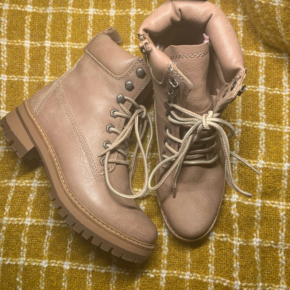 Madden Girl Blush Work-It Lug Boot 6
